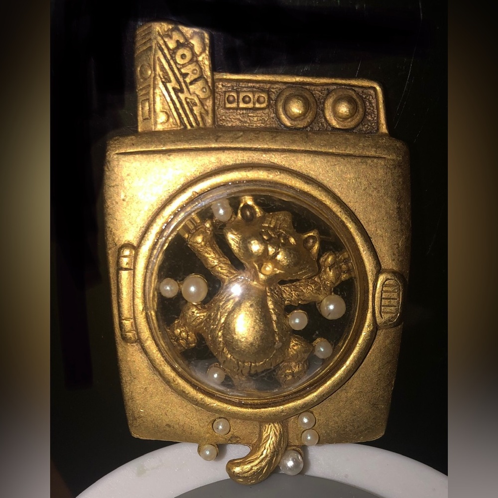 Cute Funny Cat in the Dryer Brooch Vintage Signed AJC